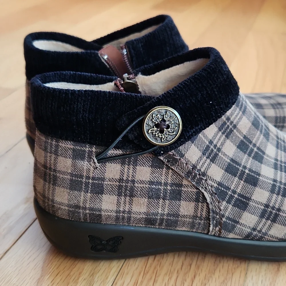 Alegria Sitka Ankle Boot - Picture 5 of 6